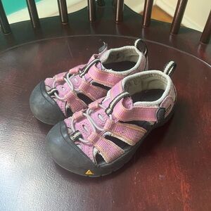 Keen toddler hiking sandal size 8